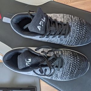 APL runners size 8.5